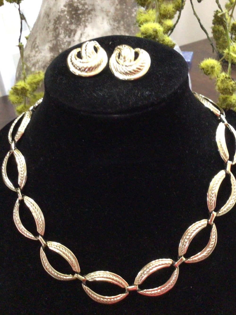 Gold tone necklace and earring set. The set is in great shape.